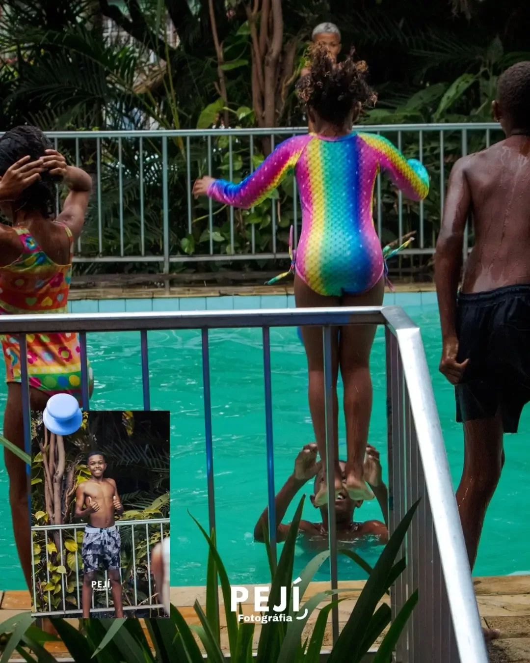 Montagem fotográfica de crianças se divertindo em uma piscina.